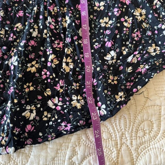 Black floral collared sleeveless tank button down women's XL flattering - Picture 7 of 7